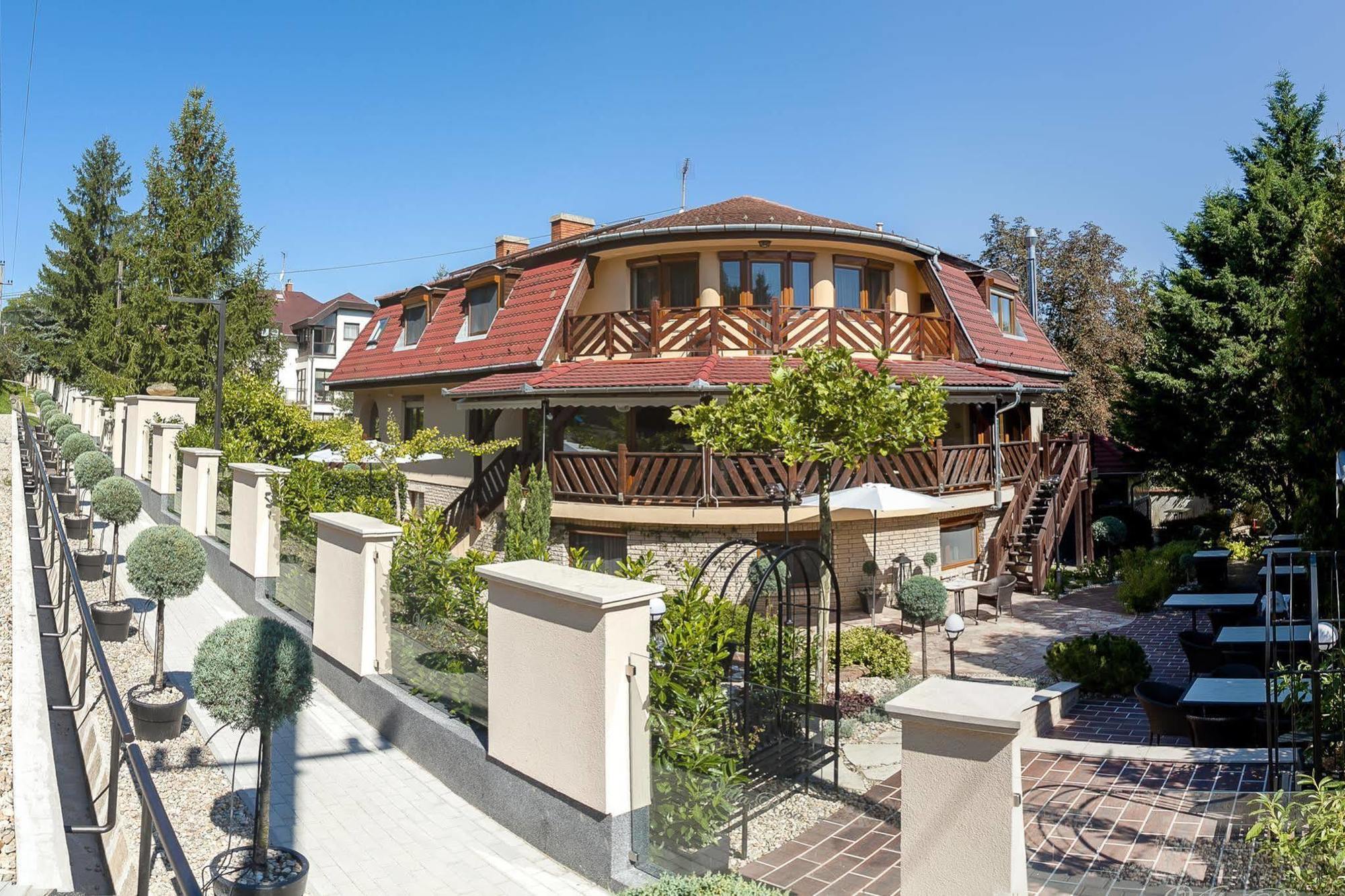 Villa Rosa Boutique Hotel Будапеща Екстериор снимка